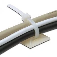 5473 - BASE ADHESIVA PARA ORGANIZAR EL PASO DE CABLES 28X28X6.4