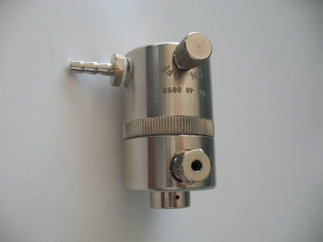 CO240 - DÉTENDEUR DE PRESSION À PISTON POUR CYLINDRE JETABLE FILETAGE 10X1